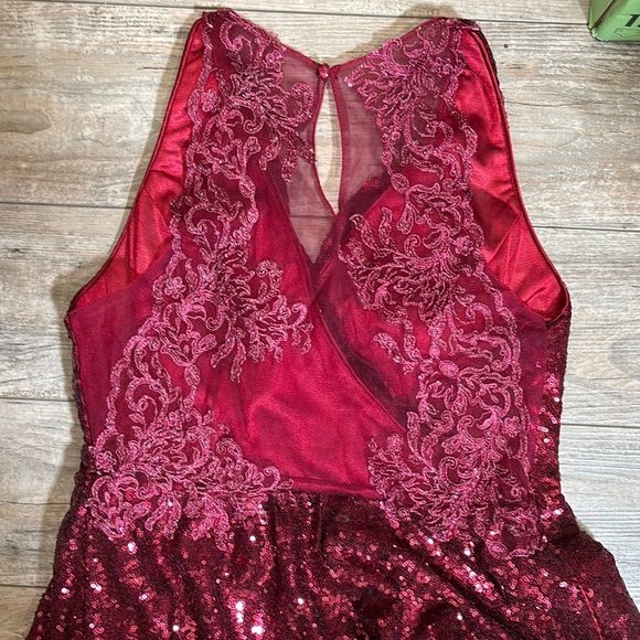 Woman’s Red Sequin Gown Size 10/12 - Picture 3 of 6